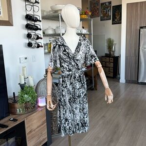 Classic Donna Morgan Black & White Snakeskin Wrap Dress